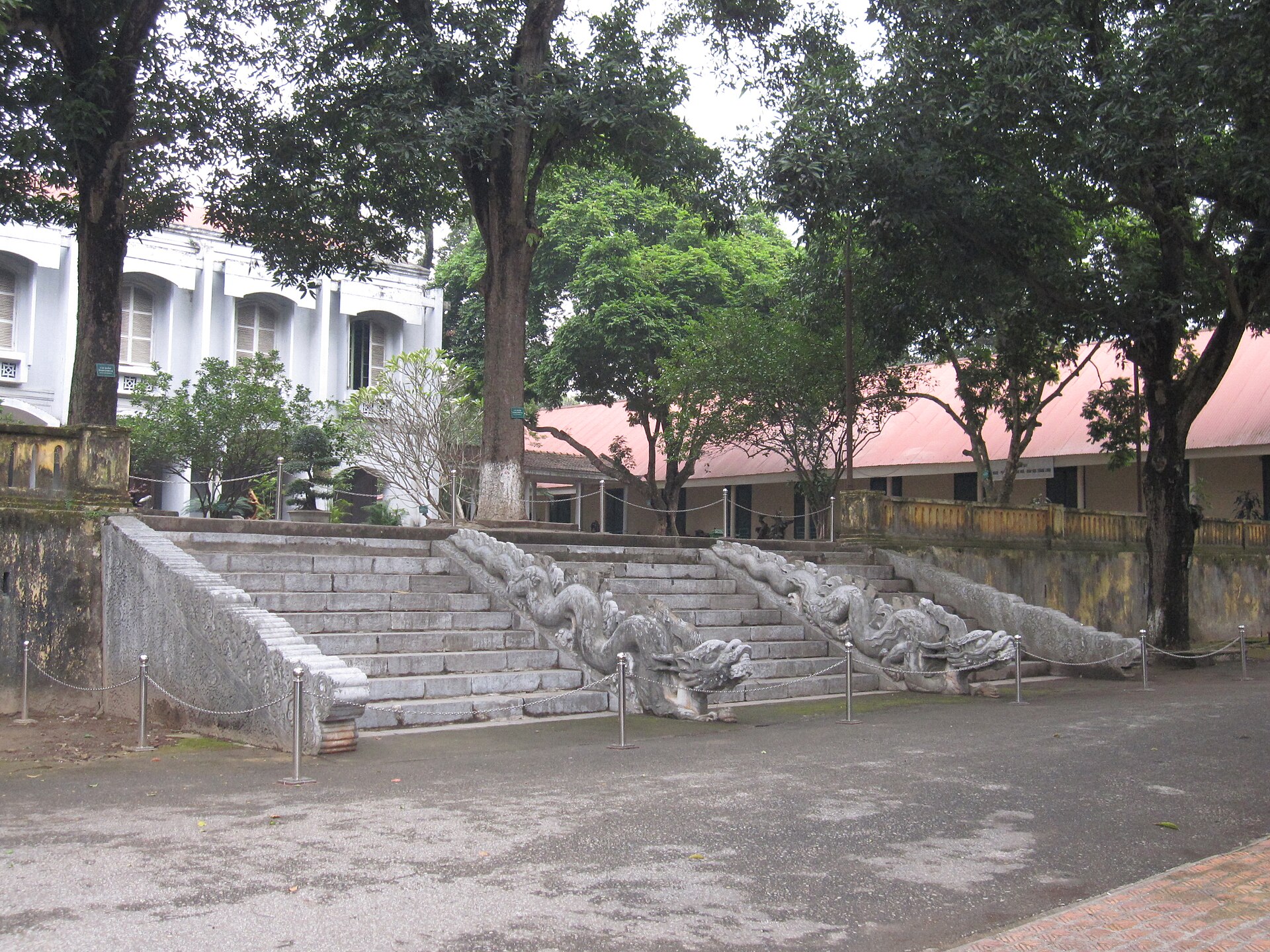 Stone dragon balustrades beside the surviving steps of Kính Thiên Palace in Hanoi.