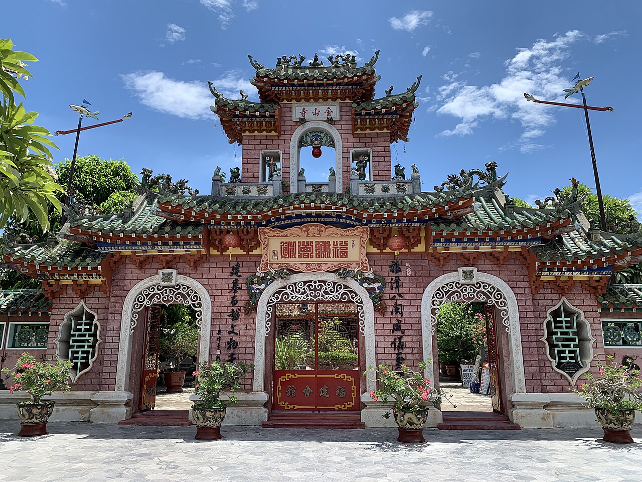 The decorated three-part entrance gate of Hội An’s Fujian Assembly Hall.