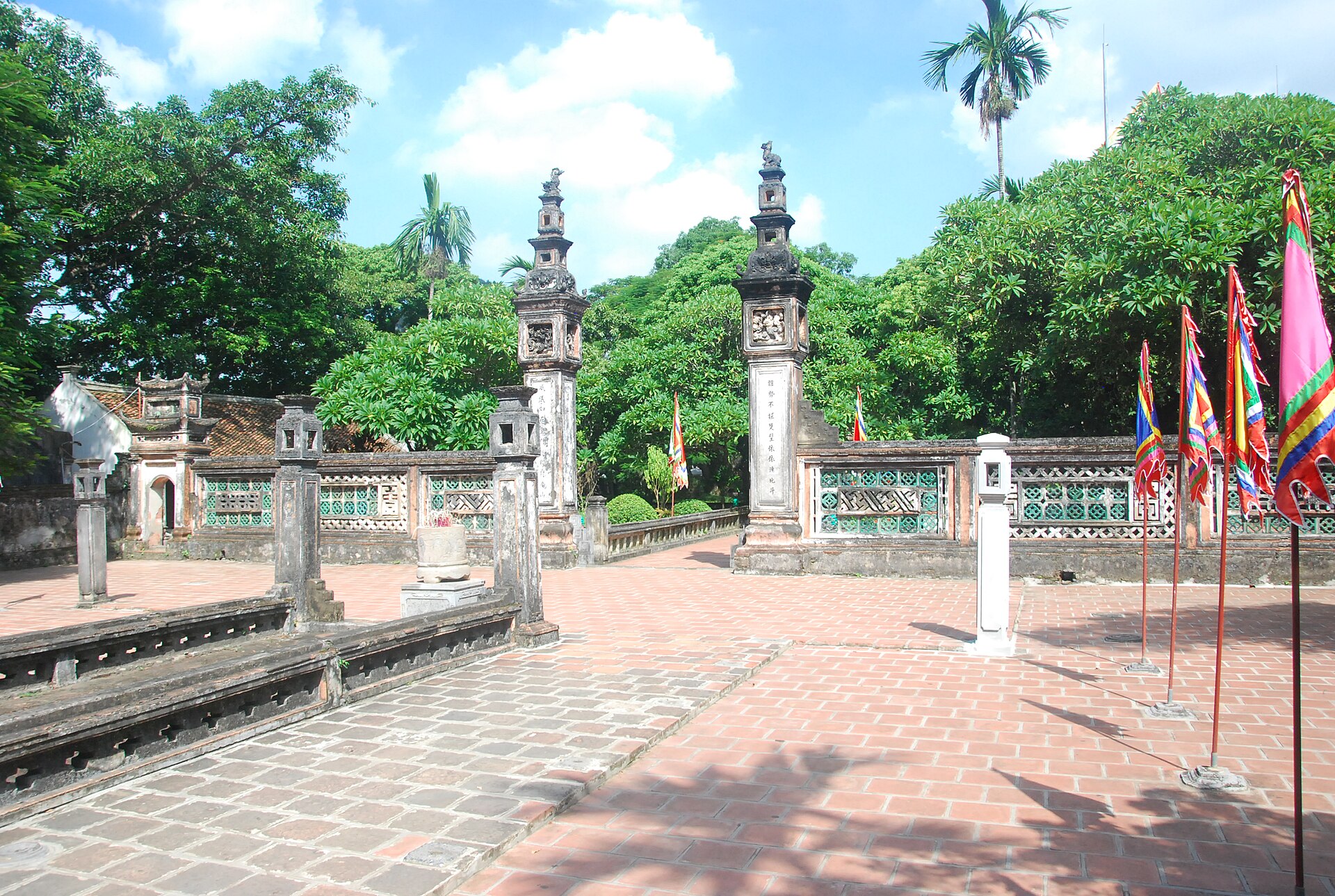 The ornate gateway and stone courtyard of Đinh Tiên Hoàng Temple at Hoa Lư.